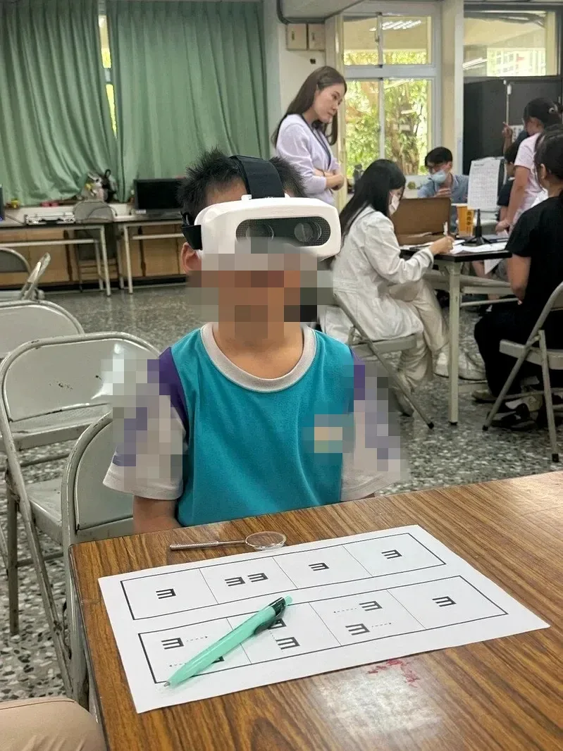 A student uses rotating prism vision exercises